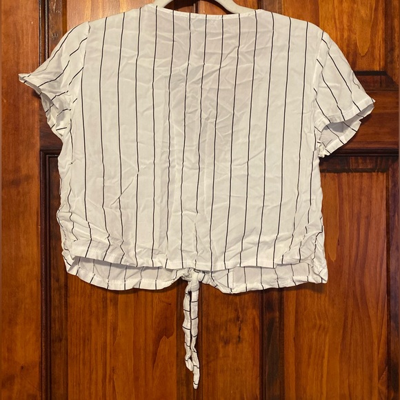 Forever21 F21 White Black Striped Crop Top Cropped V Neck Button Down Shirt Tie - Picture 2 of 5